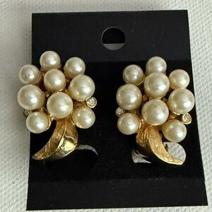 Vintage Gold and Cream Pearl Earrings with Nature-Inspired Design